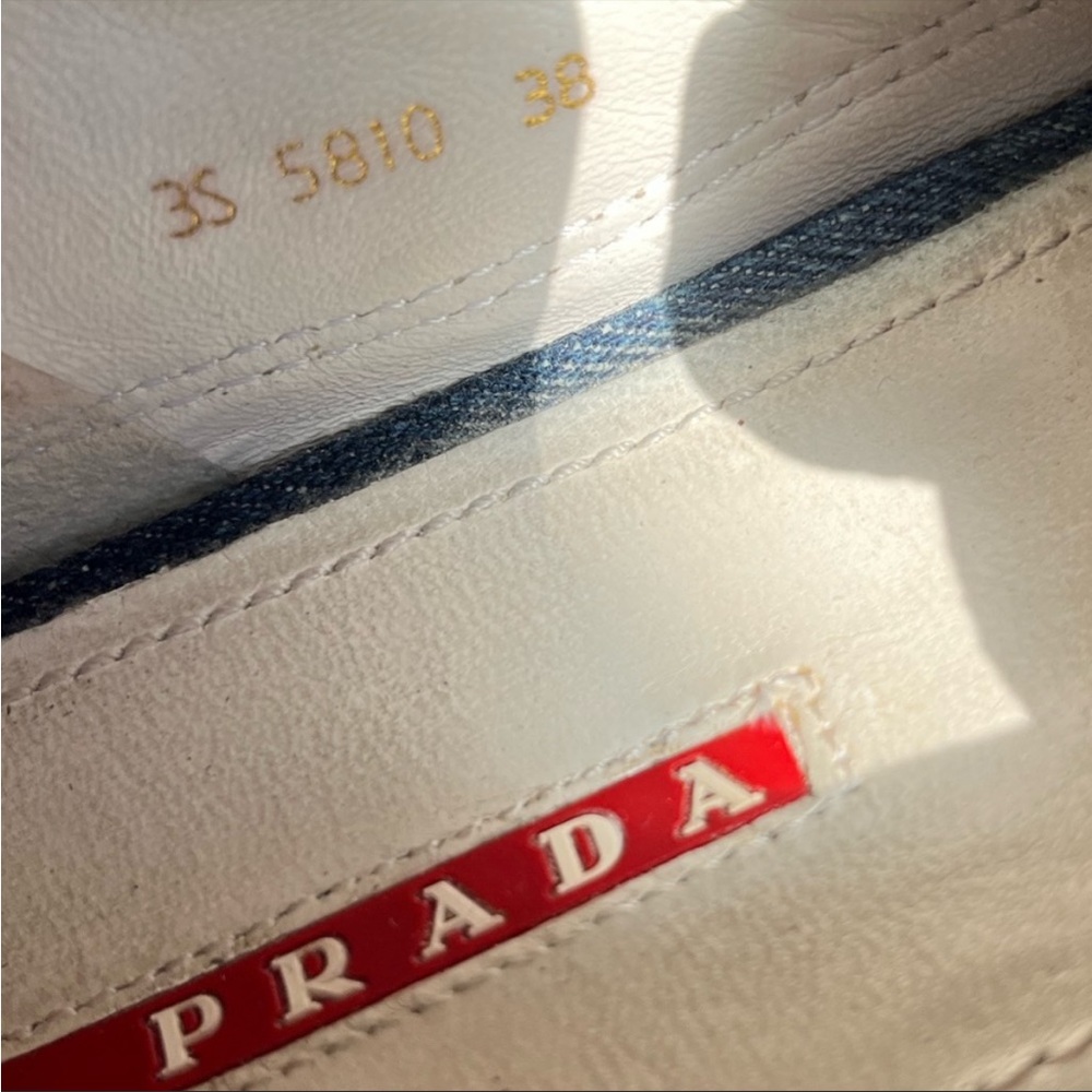 Prada - Picture 2 of 2